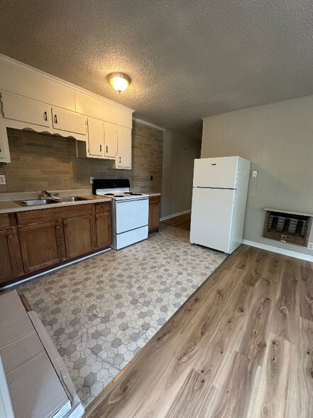 Primary Photo - 182 North St