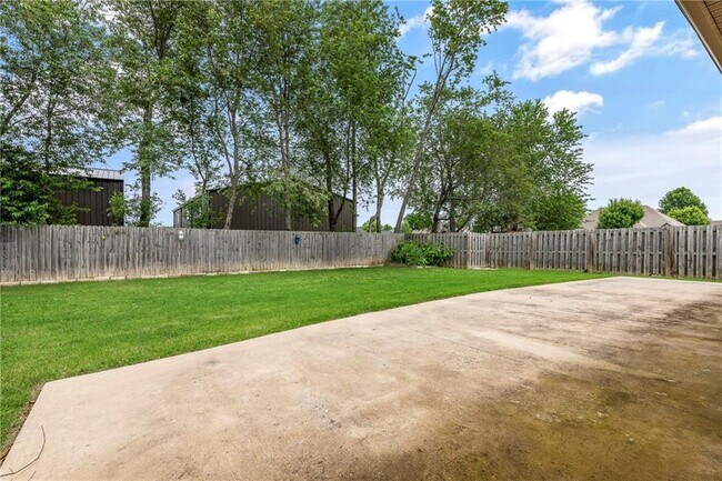 Building Photo - 4403 W Meadow Oaks Dr