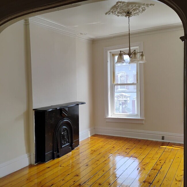 Building Photo - 305 3rd St
