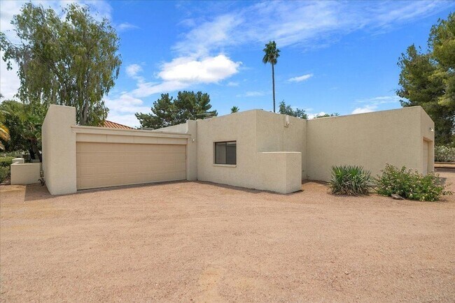 Building Photo - 5209 E Via Buena Vista