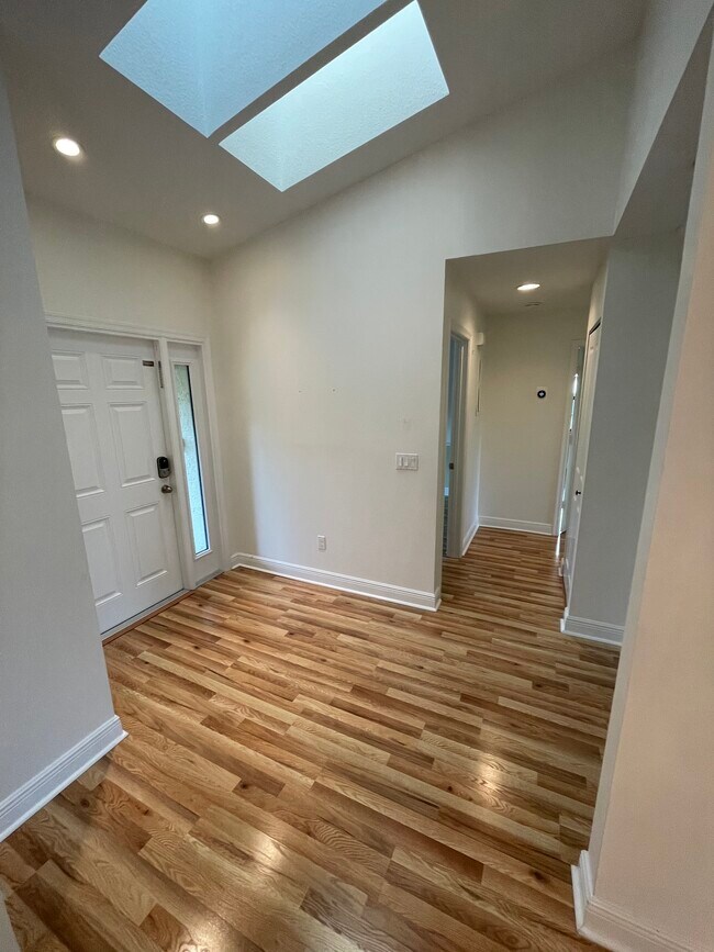 Building Photo - 13017 Northshire Trl