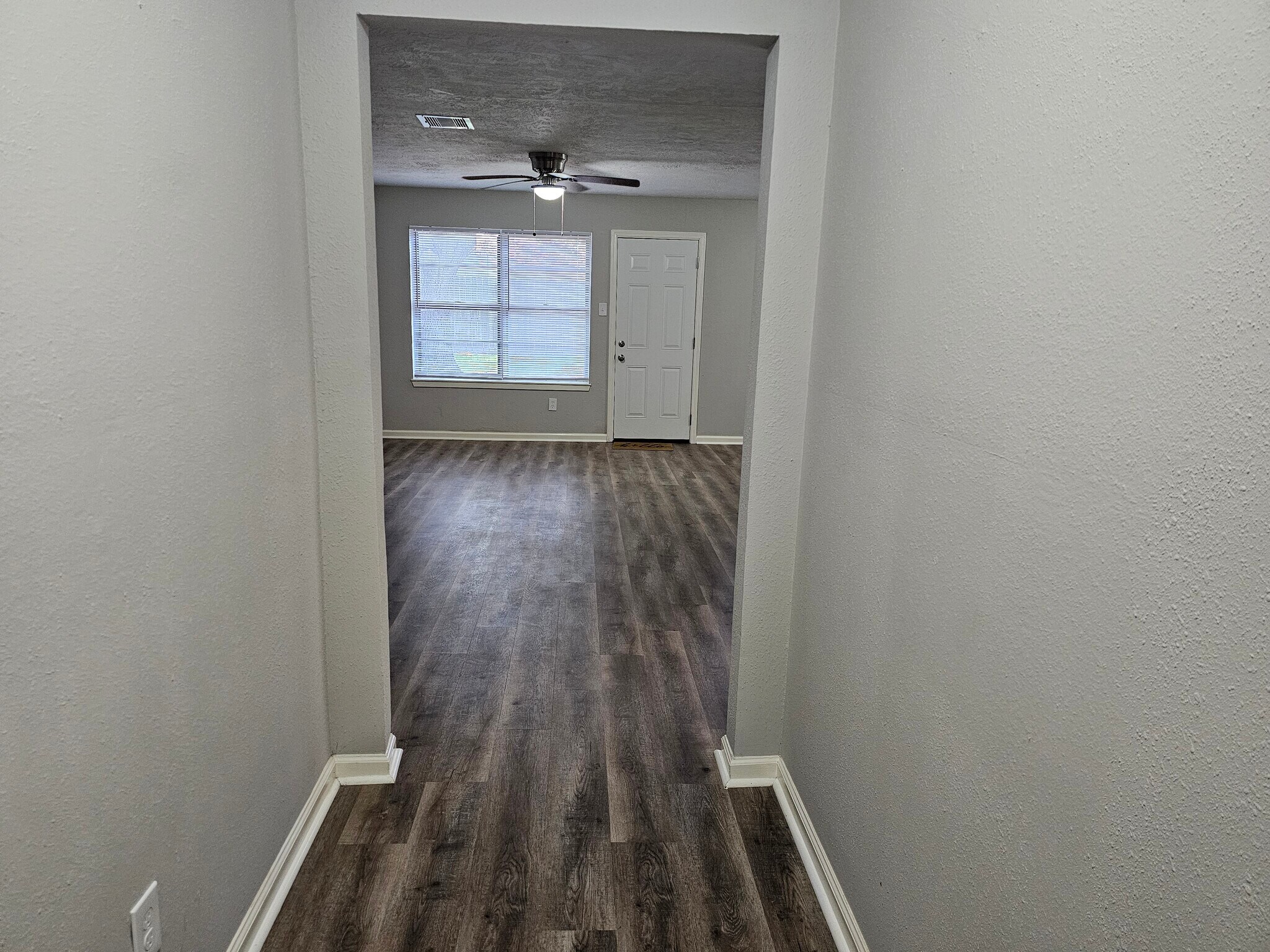 entryway into house - 9806 Thrush St