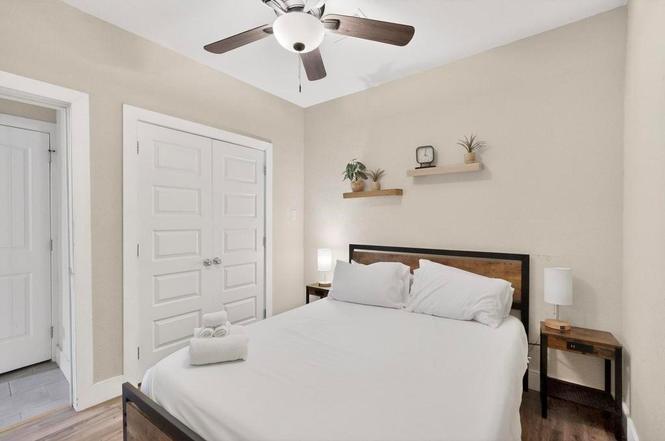 Building Photo - 6279 Drew Dr