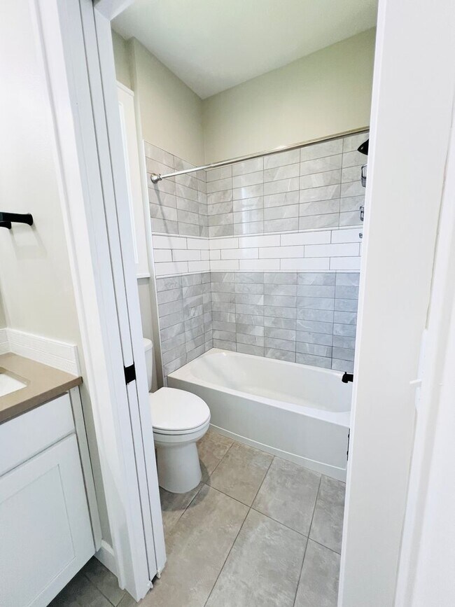 Building Photo - Luxury Rental