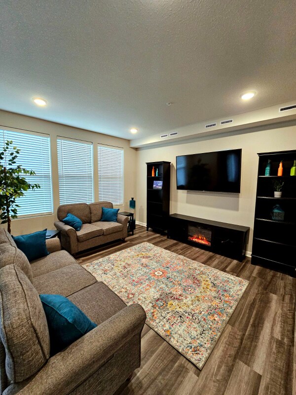 Building Photo - 17904 Giants Wy