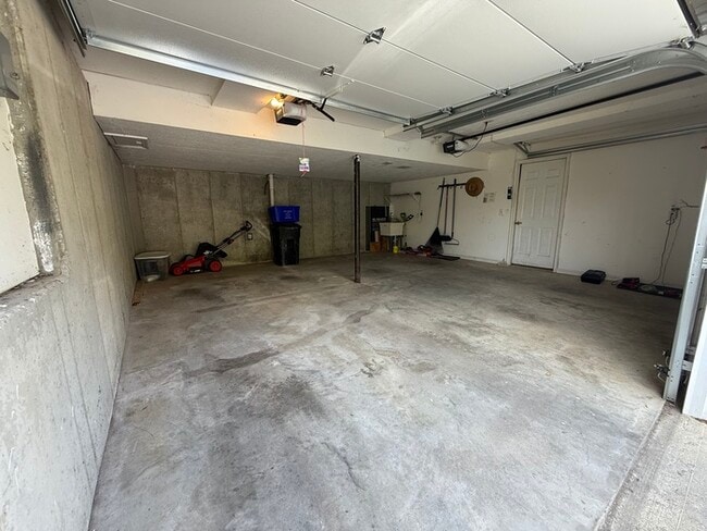 Building Photo - SIngle Family