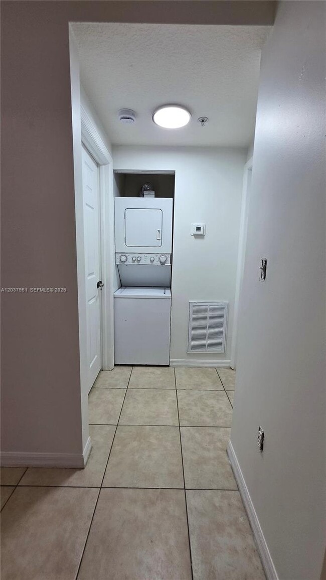 Building Photo - 2630 SW 28th St