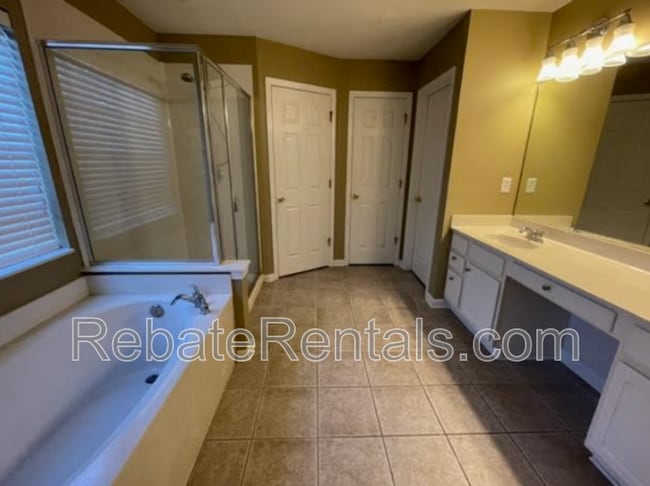 Building Photo - 11043 Castlemain Cir E