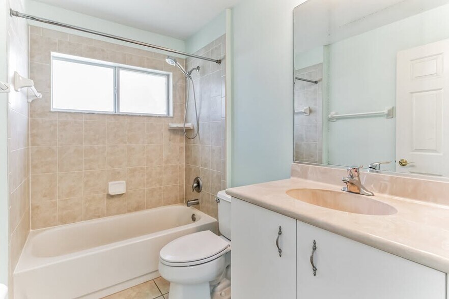 2nd Full Bath - 1173 Kilkenny Ln