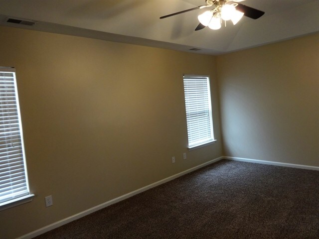 Building Photo - 105 Graduate Ln