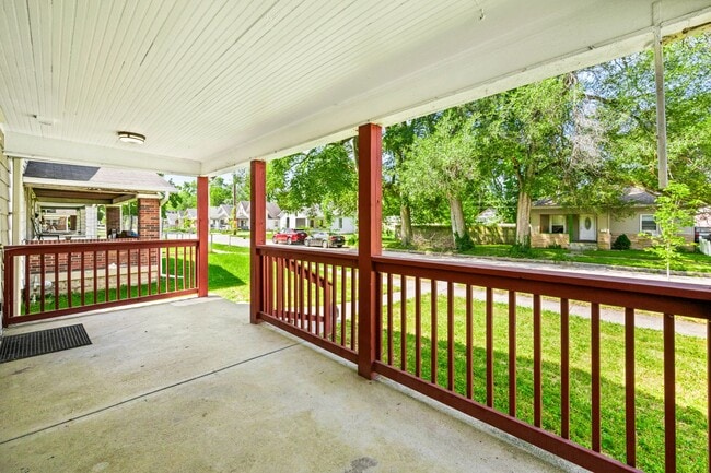 Building Photo - 1215 N Warman Ave