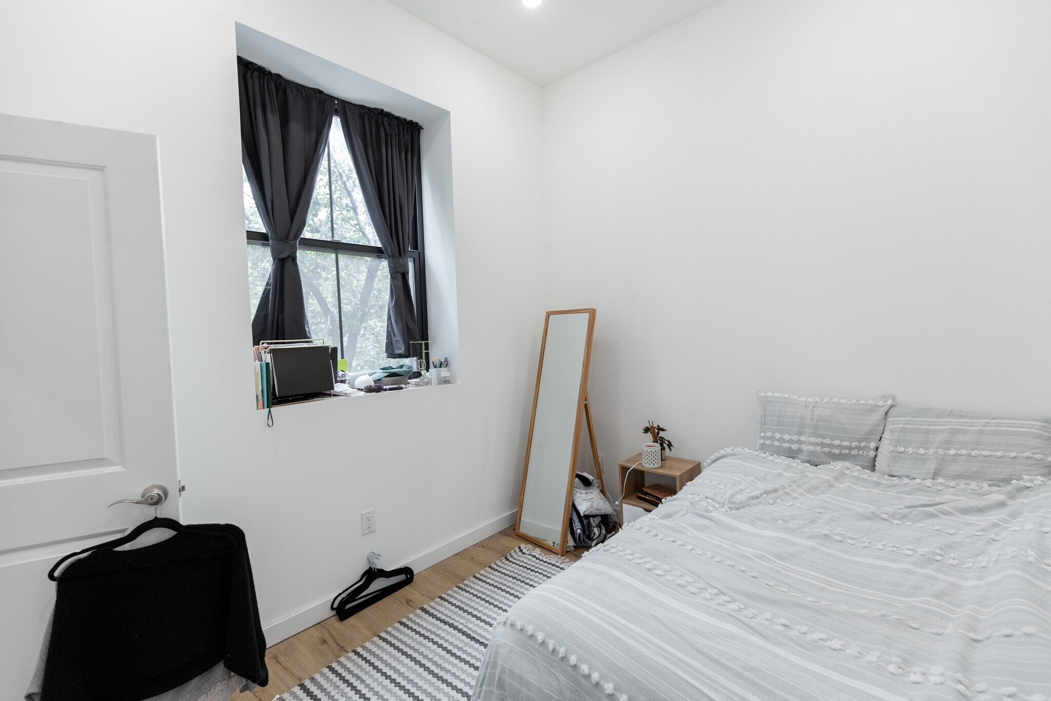 Building Photo - 3945 Lancaster Ave