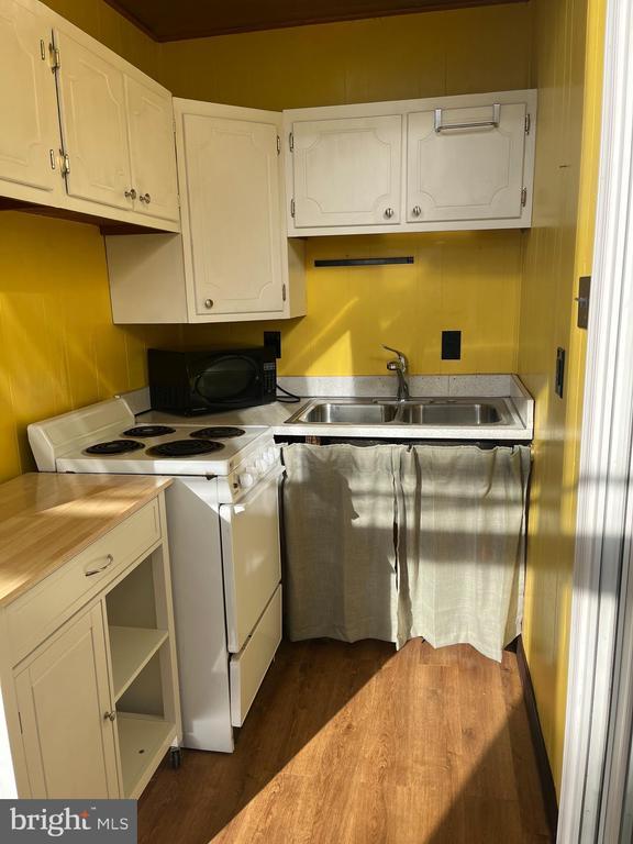 Building Photo - 265 Hill Climb Rd