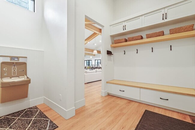 Building Photo - 12401 Rivendell Ct