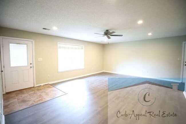 Building Photo - Nettleton Schools - 6 bed/ 3 bath 2,500 sq.ft.., back deck, fenced yard!!