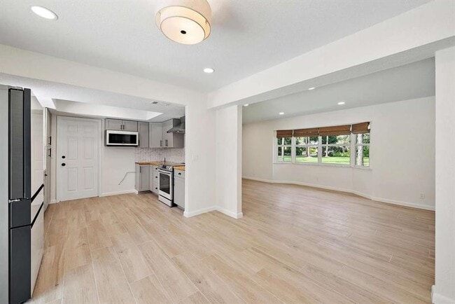 Building Photo - 11828 171st Ln N