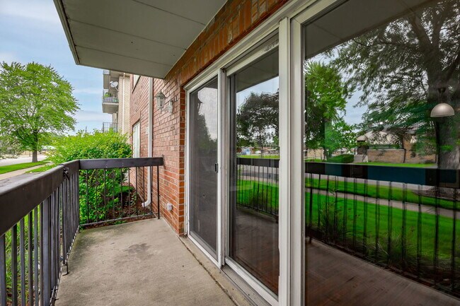 Building Photo - 9529 Minnick Ave
