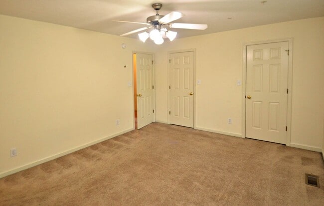 Building Photo - 2 BR 2.5 BTH Townhouse off Wards Ferry Rd
