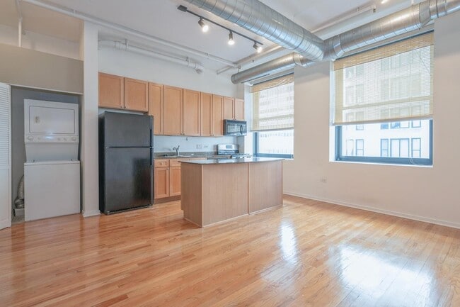 Building Photo - 6 E Monroe St