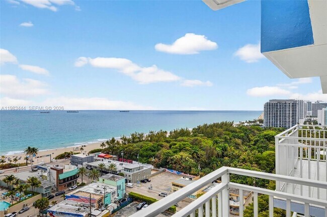 Building Photo - 3000 E Sunrise Blvd