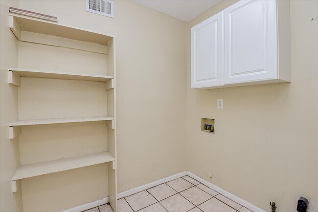 Building Photo - 2102 Howard Mill Rd