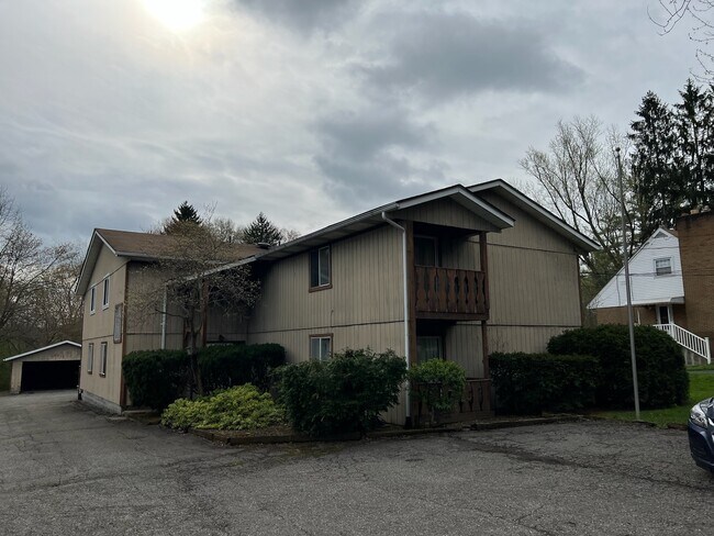 Building Photo - 468 Dutch Ln