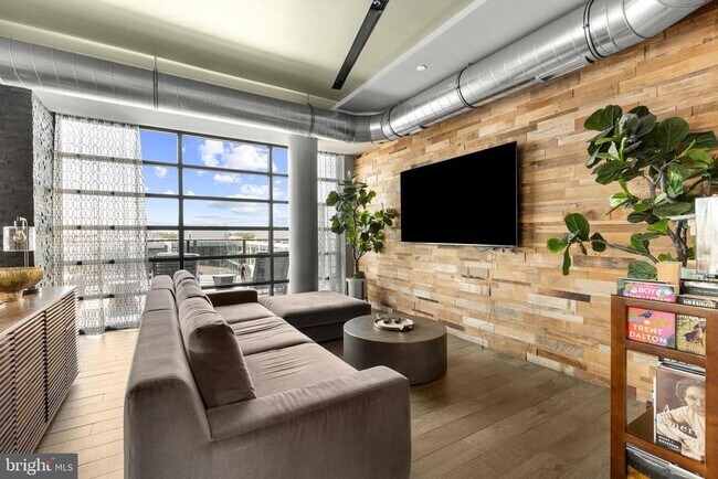 Building Photo - 1300 4th St SE