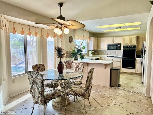 Building Photo - 2404 Floyd Ct