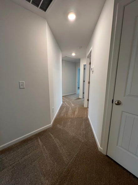 Building Photo - 967 Horse Mountain Rd