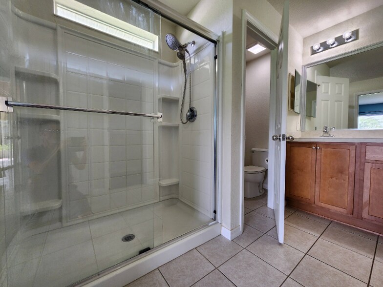 Building Photo - 5768 SW 40th Pl