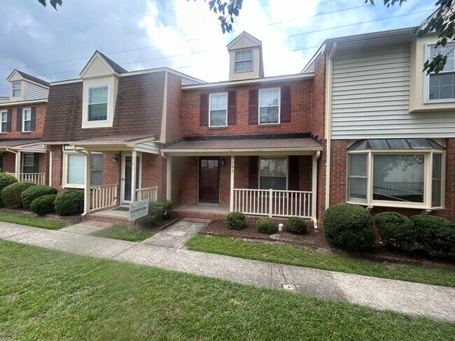 Building Photo - 940-702 Glenn Street, West Columbia, SC 29169