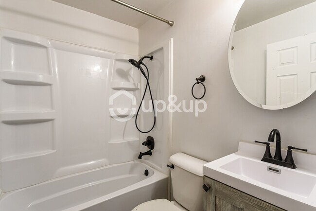Building Photo - Fantastic 3bd/1.5ba home! Coming soon!