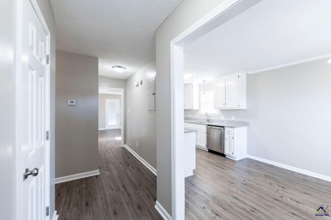 Building Photo - 404 Chadwyck Cir