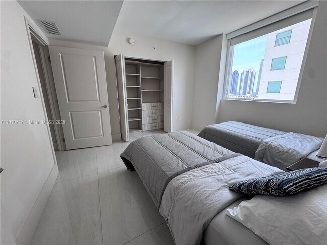Building Photo - 400 Sunny Isles Blvd