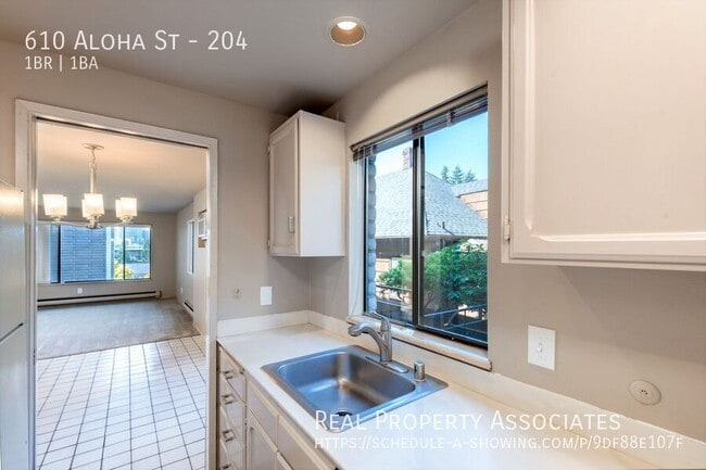 Building Photo - 610 Aloha St