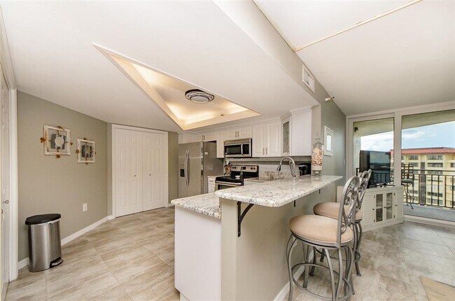 Building Photo - 690 Island Way