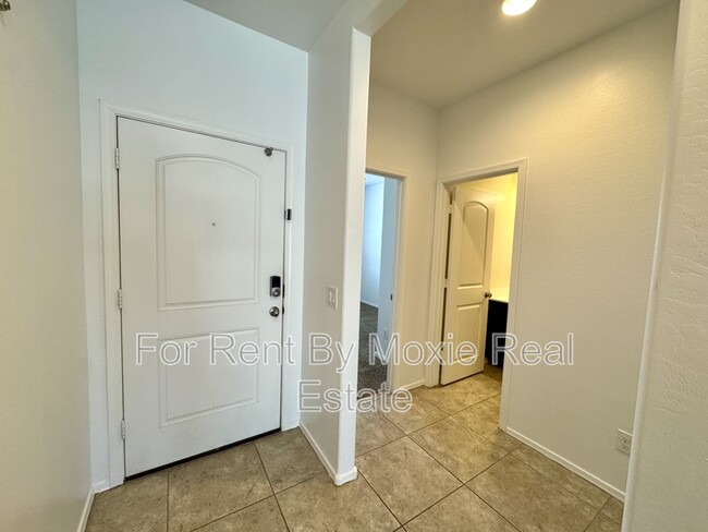 Building Photo - 17875 N Pietra Rd