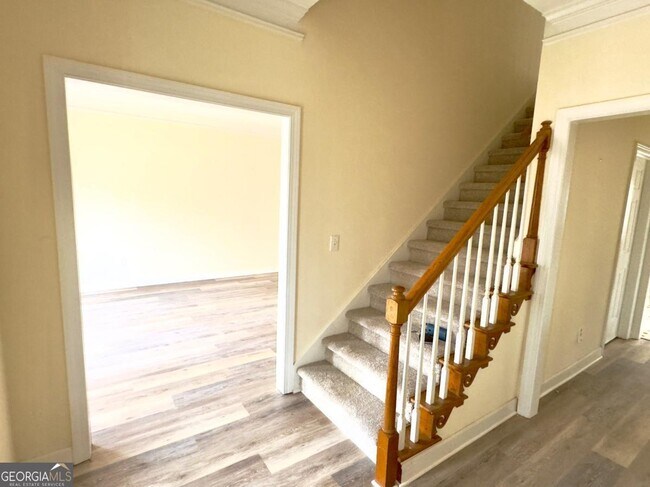 Building Photo - 219 Deerhill Dr