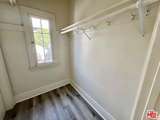 Building Photo - 946 S Burlington Ave