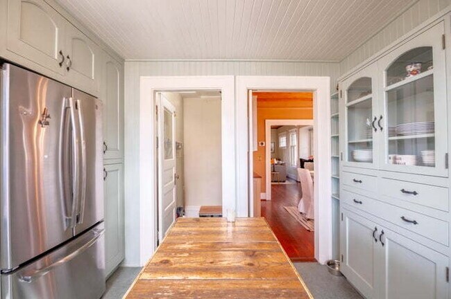 Building Photo - Rare Character Craftsman Bungalow in The H...