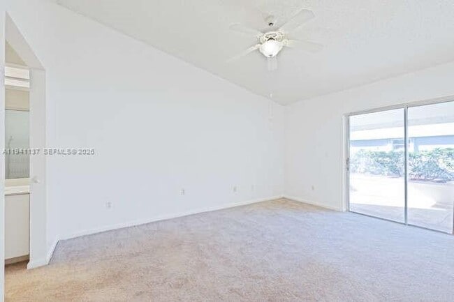 Building Photo - 642 SE 22nd Dr