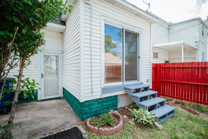 Building Photo - 3342 Jeannette Ave