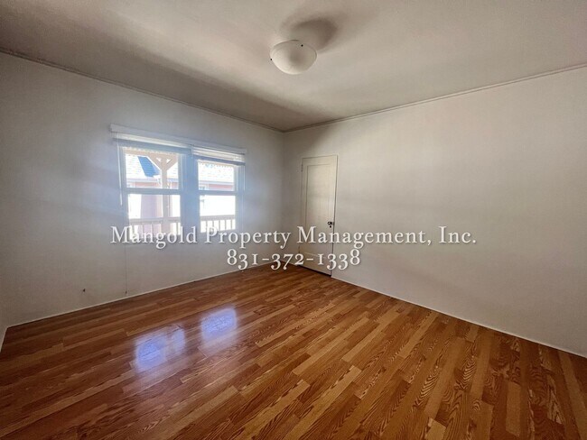 Building Photo - 301mon