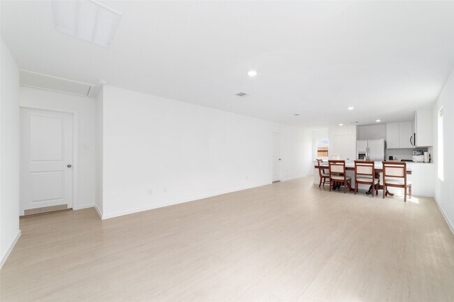 Building Photo - 12410 Mountain Daisy Rd