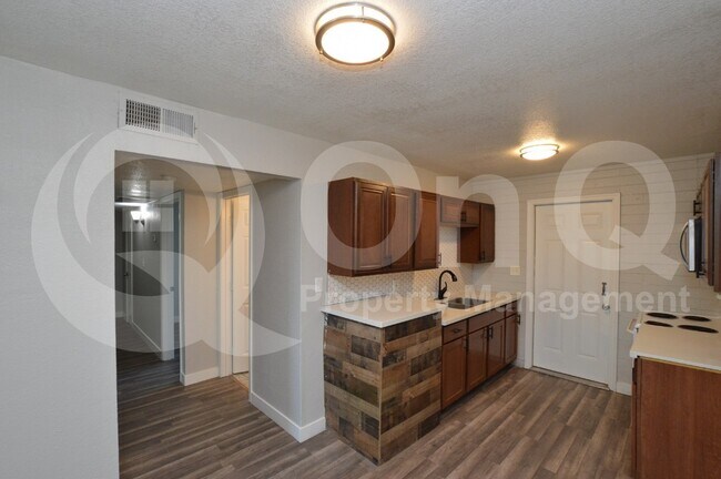 Building Photo - 6044 N 21st Ave