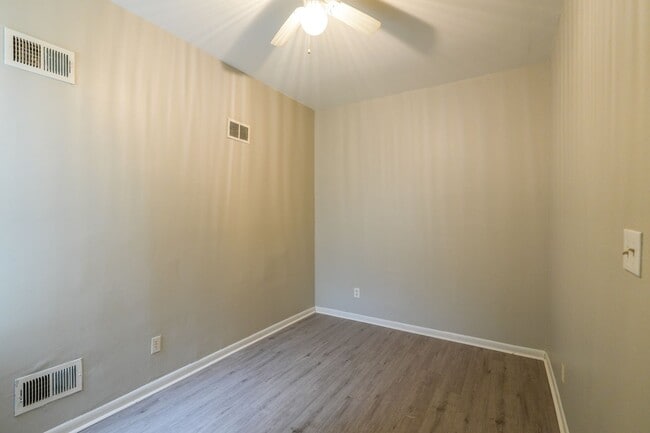 Building Photo - Newly renovated 6 bedroom 2.5 bath in Carroll Park Area