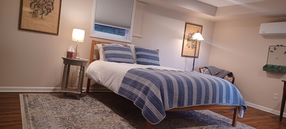 Building Photo - 402 13th ST NE