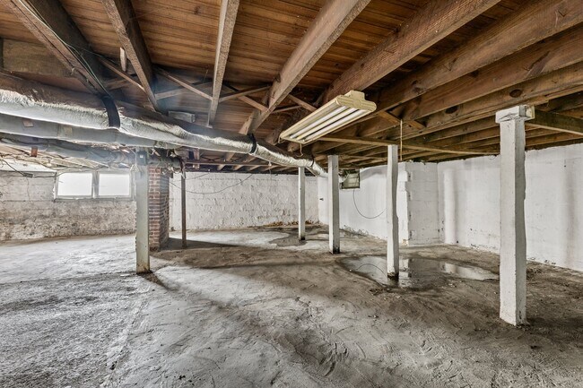 Building Photo - 602 E Jackson St
