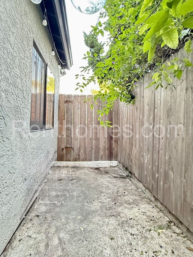 Building Photo - 3711 Louisiana St