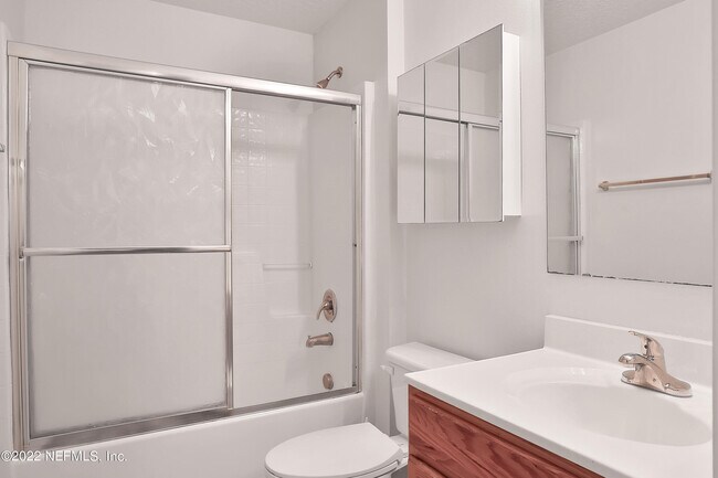 Building Photo - 11 Wheatfield Dr